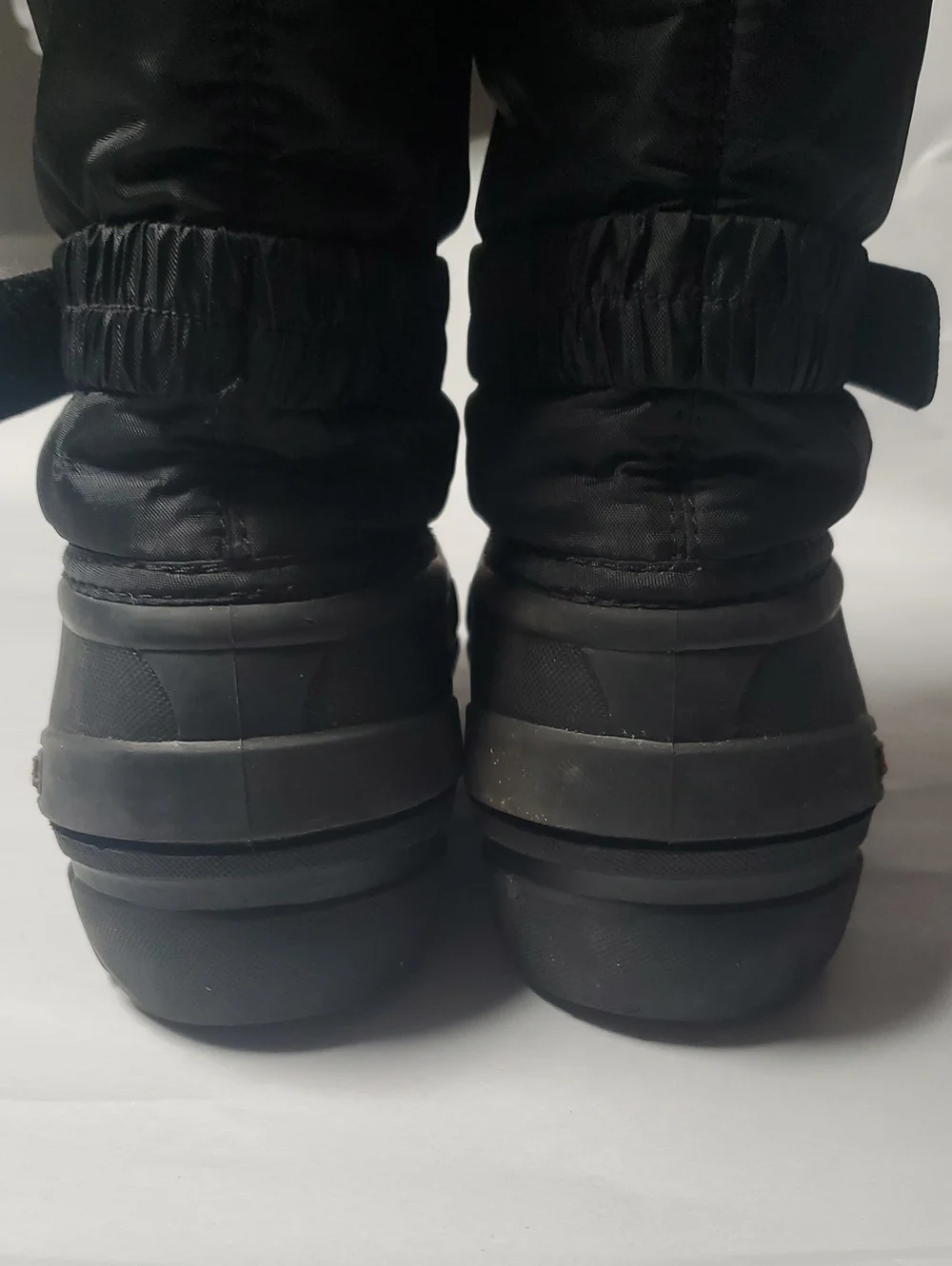 Sorel Youth Flurry Waterproof Winter Snow Boot Size 4 Big Kid Black Red